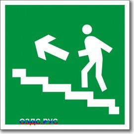Табличка "Направление к эвакуационному выходу по лестнице вверх"