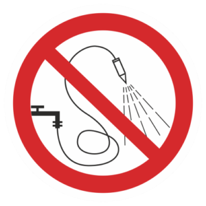 Знак "Запрещается разбрызгивать воду" (P 17)